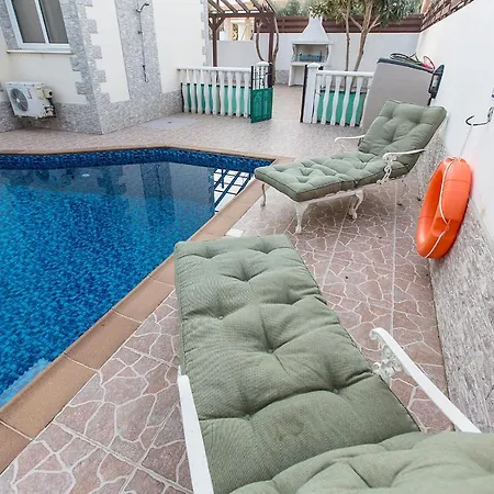 Luxury Nissi Beach *